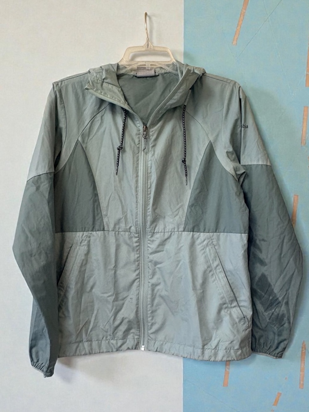 Columbia Women's Two-Tone Lightweight Shell Jacket, Mint Color, Size Small
